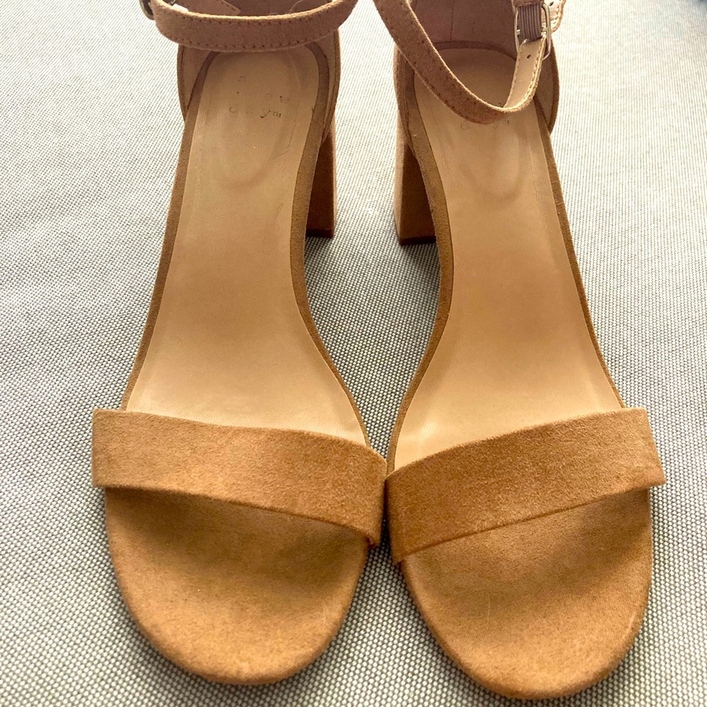 Women's Chunky Heel Pumps